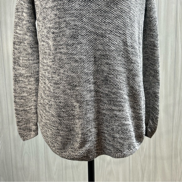 H&M Heather Gray V-Neck Sweater Size Small - Picture 3 of 9